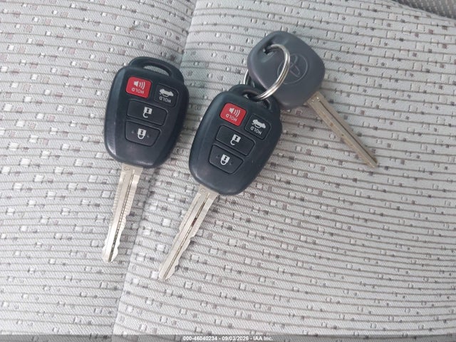 46040234 :رقم المزاد ، 4T4BF1FK1ER345805 vin ، 2014 Toyota Camry Le مزاد بيع