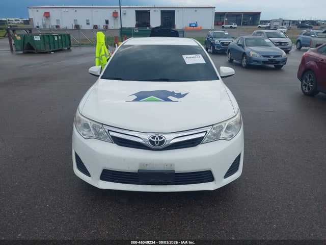 46040234 :رقم المزاد ، 4T4BF1FK1ER345805 vin ، 2014 Toyota Camry Le مزاد بيع