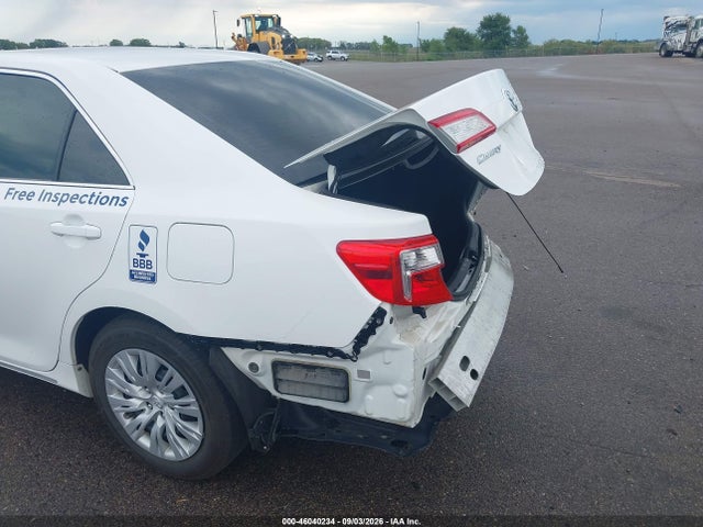 46040234 :رقم المزاد ، 4T4BF1FK1ER345805 vin ، 2014 Toyota Camry Le مزاد بيع