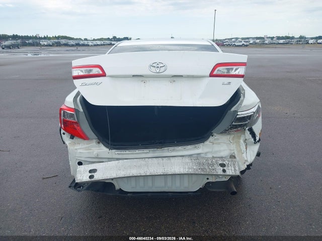46040234 :رقم المزاد ، 4T4BF1FK1ER345805 vin ، 2014 Toyota Camry Le مزاد بيع