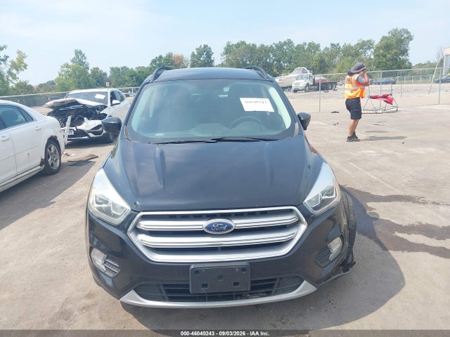 Продажа на аукционе авто 2017 Ford Escape Se, vin: 1FMCU9GD9HUD06693, номер лота: 46040243