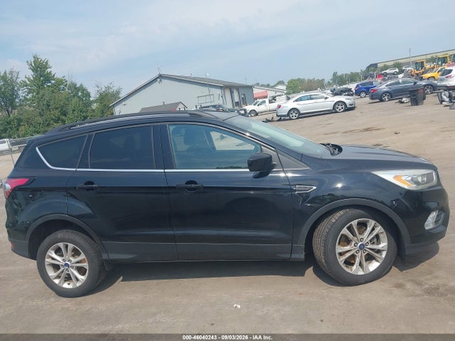 Продажа на аукционе авто 2017 Ford Escape Se, vin: 1FMCU9GD9HUD06693, номер лота: 46040243
