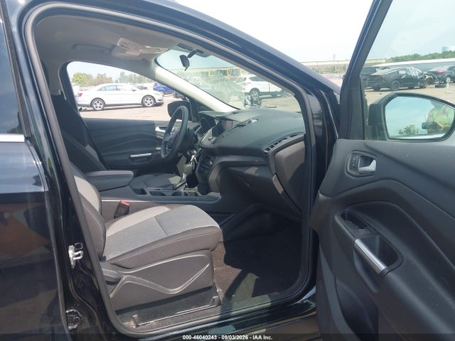 Продажа на аукционе авто 2017 Ford Escape Se, vin: 1FMCU9GD9HUD06693, номер лота: 46040243