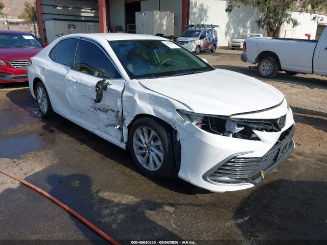 46040255 :رقم المزاد ، 4T1C11AK9PU097178 vin ، 2023 Toyota Camry Le مزاد بيع