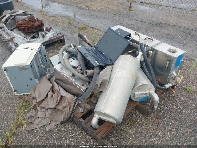 46040327 :رقم المزاد ،  vin ، 2000 Assorted Parts Other مزاد بيع