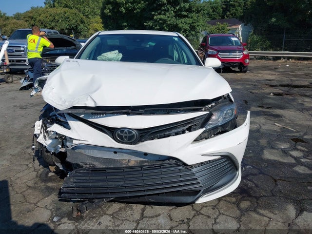 2022 Toyota Camry Le მანქანა იყიდება აუქციონზე, vin: 4T1C11AK3NU693061, აუქციონის ნომერი: 46040426
