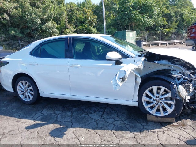2022 Toyota Camry Le მანქანა იყიდება აუქციონზე, vin: 4T1C11AK3NU693061, აუქციონის ნომერი: 46040426