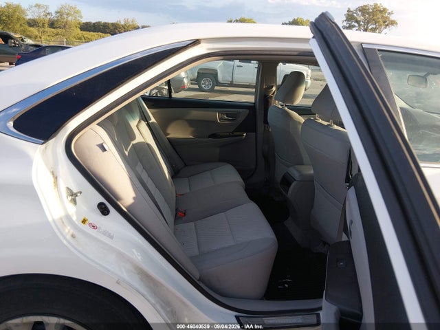 2016 Toyota Camry Le მანქანა იყიდება აუქციონზე, vin: 4T4BF1FK4GR581853, აუქციონის ნომერი: 46040539