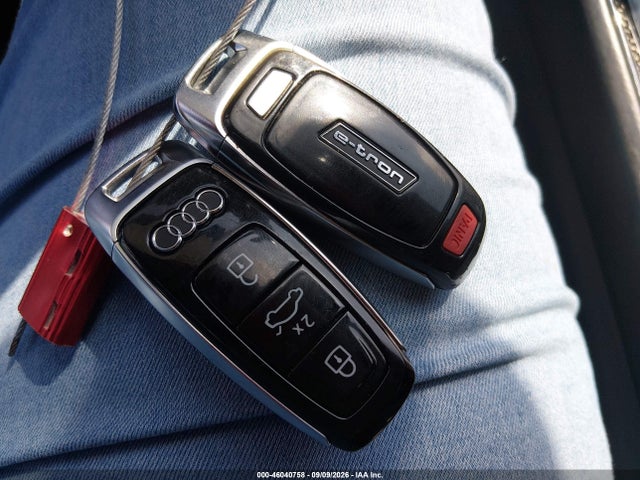 46040758 :رقم المزاد ، WAUCJBFW0P7000838 vin ، 2023 Audi E-tron Gt Premium Plus Quattro مزاد بيع