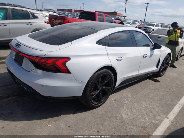 46040758 :رقم المزاد ، WAUCJBFW0P7000838 vin ، 2023 Audi E-tron Gt Premium Plus Quattro مزاد بيع