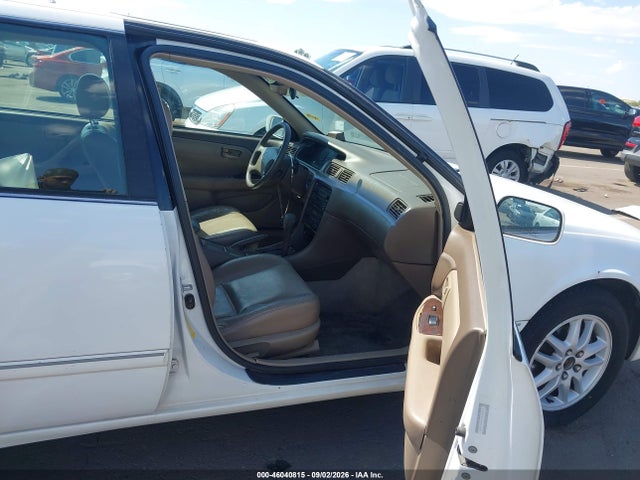 46040815 :رقم المزاد ، 4T1BF28K6YU947147 vin ، 2000 Toyota Camry Xle V6 مزاد بيع