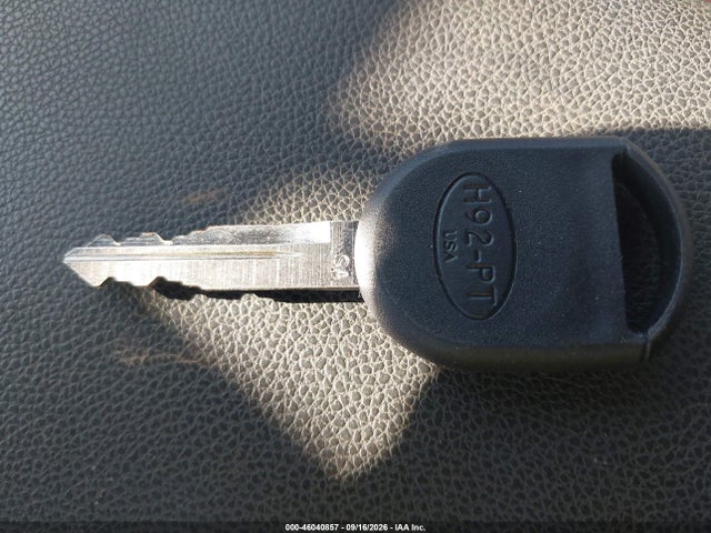 2001 Lincoln Town Car Cartier მანქანა იყიდება აუქციონზე, vin: 1LNHM83W01Y613952, აუქციონის ნომერი: 46040857