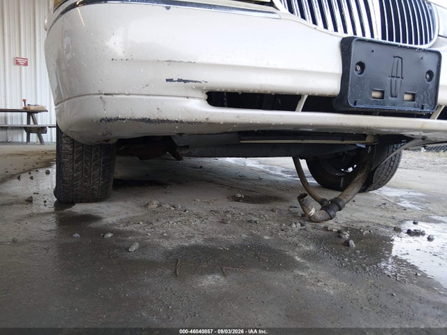 2001 Lincoln Town Car Cartier მანქანა იყიდება აუქციონზე, vin: 1LNHM83W01Y613952, აუქციონის ნომერი: 46040857