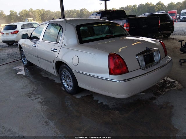 2001 Lincoln Town Car Cartier მანქანა იყიდება აუქციონზე, vin: 1LNHM83W01Y613952, აუქციონის ნომერი: 46040857