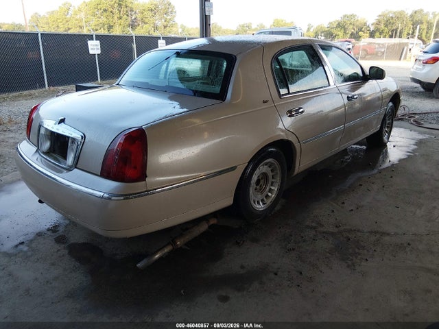 2001 Lincoln Town Car Cartier მანქანა იყიდება აუქციონზე, vin: 1LNHM83W01Y613952, აუქციონის ნომერი: 46040857