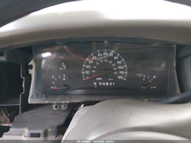 2001 Lincoln Town Car Cartier მანქანა იყიდება აუქციონზე, vin: 1LNHM83W01Y613952, აუქციონის ნომერი: 46040857