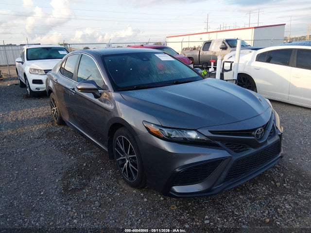 46040865 :رقم المزاد ، 4T1G11AK3MU570179 vin ، 2021 Toyota Camry Se مزاد بيع