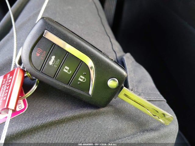 46040865 :رقم المزاد ، 4T1G11AK3MU570179 vin ، 2021 Toyota Camry Se مزاد بيع