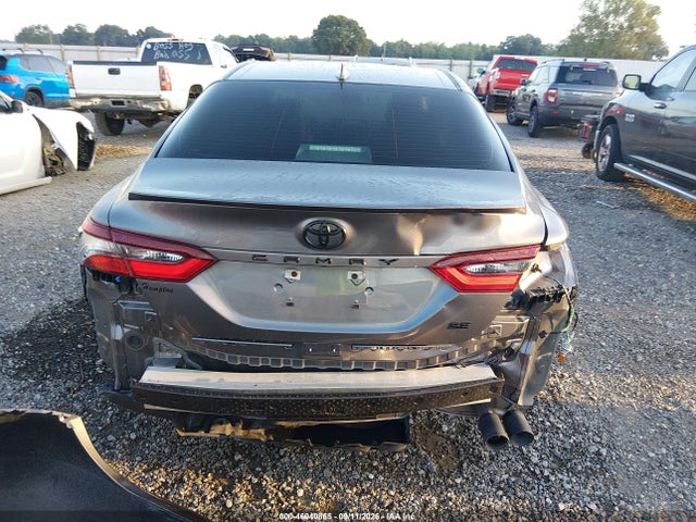 46040865 :رقم المزاد ، 4T1G11AK3MU570179 vin ، 2021 Toyota Camry Se مزاد بيع