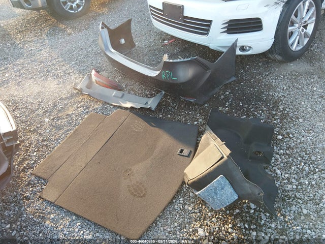 46040865 :رقم المزاد ، 4T1G11AK3MU570179 vin ، 2021 Toyota Camry Se مزاد بيع
