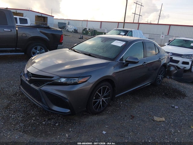 46040865 :رقم المزاد ، 4T1G11AK3MU570179 vin ، 2021 Toyota Camry Se مزاد بيع
