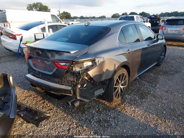 46040865 :رقم المزاد ، 4T1G11AK3MU570179 vin ، 2021 Toyota Camry Se مزاد بيع