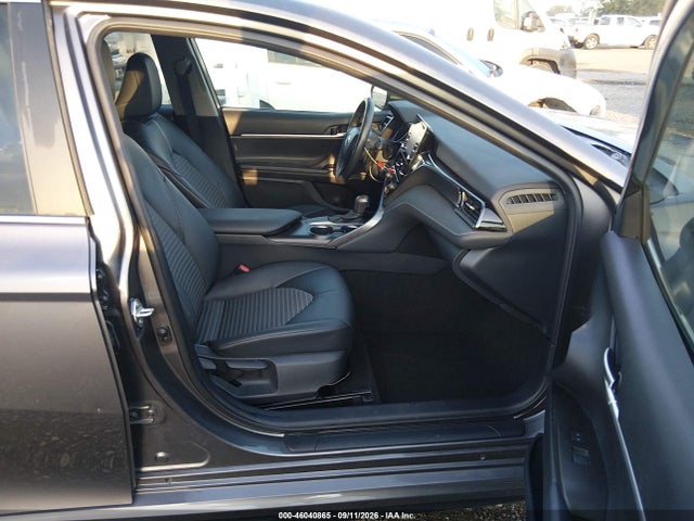 46040865 :رقم المزاد ، 4T1G11AK3MU570179 vin ، 2021 Toyota Camry Se مزاد بيع