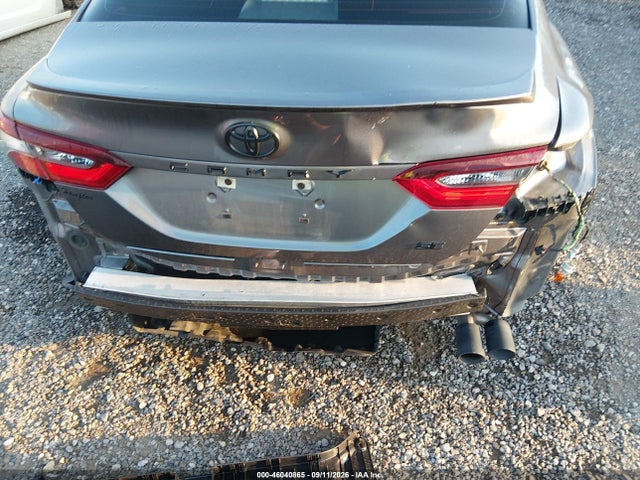 46040865 :رقم المزاد ، 4T1G11AK3MU570179 vin ، 2021 Toyota Camry Se مزاد بيع