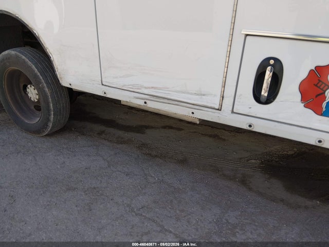 46040871 :رقم المزاد ، 1FDUF4GT8HEE59021 vin ، 2017 Ford F-450 Chassis Xlt مزاد بيع