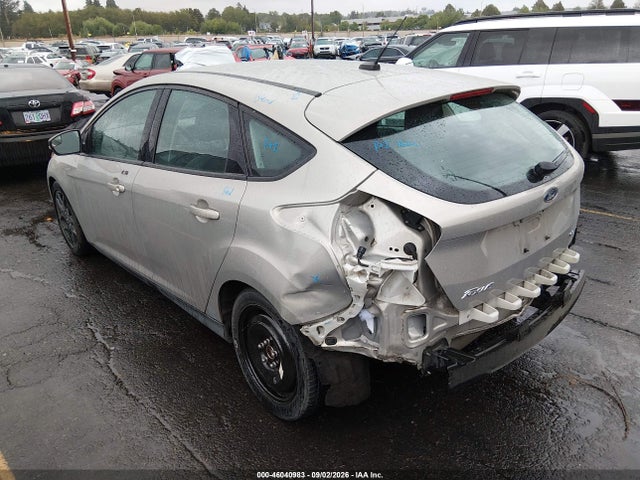 Ford FOCUS SE 2016 1FADP3K26GL392235 Image 3