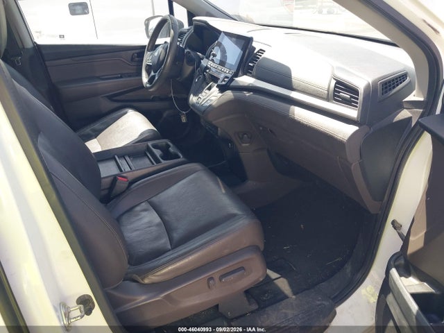 Honda Odyssey Touring 2018 5FNRL6H88JB007048 Image 5