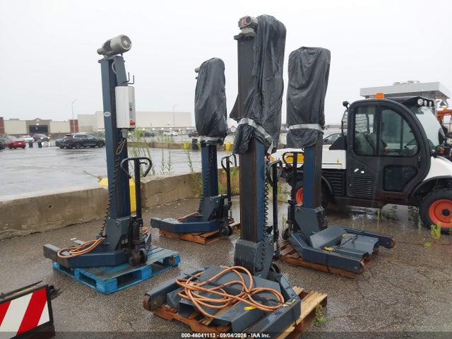 46041113 :رقم المزاد ، 807000000044730 vin ، 2000 4 Mobile Column Hoists Other مزاد بيع