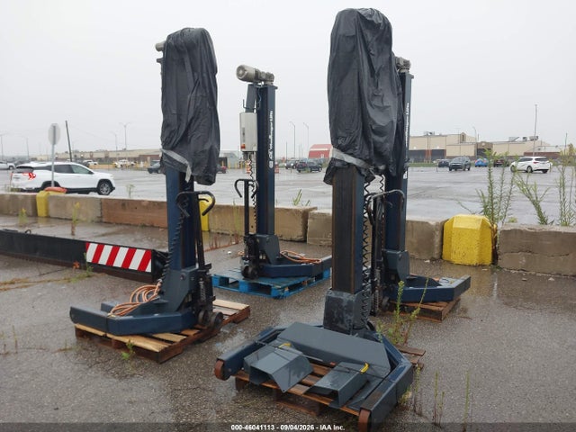 46041113 :رقم المزاد ، 807000000044730 vin ، 2000 4 Mobile Column Hoists Other مزاد بيع