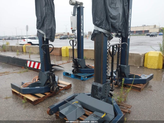 46041113 :رقم المزاد ، 807000000044730 vin ، 2000 4 Mobile Column Hoists Other مزاد بيع