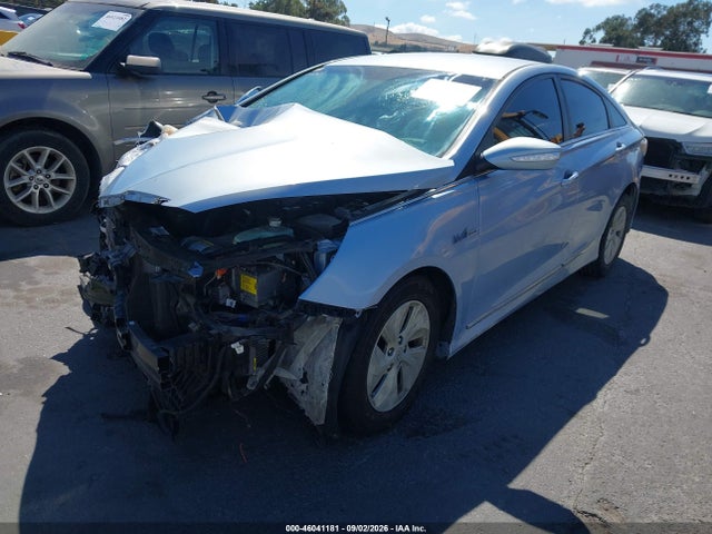 Hyundai SONATA HYBRID 2015 KMHEC4A44FA135244 Image 2