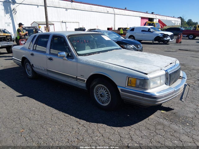 46041188 :رقم المزاد ، 1LNLM83F9LY698500 vin ، 1990 Lincoln Town Car Cartier مزاد بيع