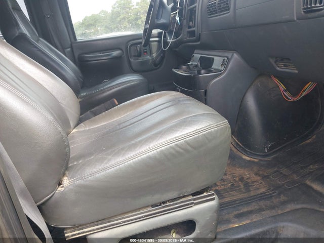 46041595 :رقم المزاد ، 1GNGG25RX21109857 vin ، 2002 Chevrolet Express مزاد بيع