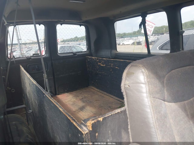 46041595 :رقم المزاد ، 1GNGG25RX21109857 vin ، 2002 Chevrolet Express مزاد بيع