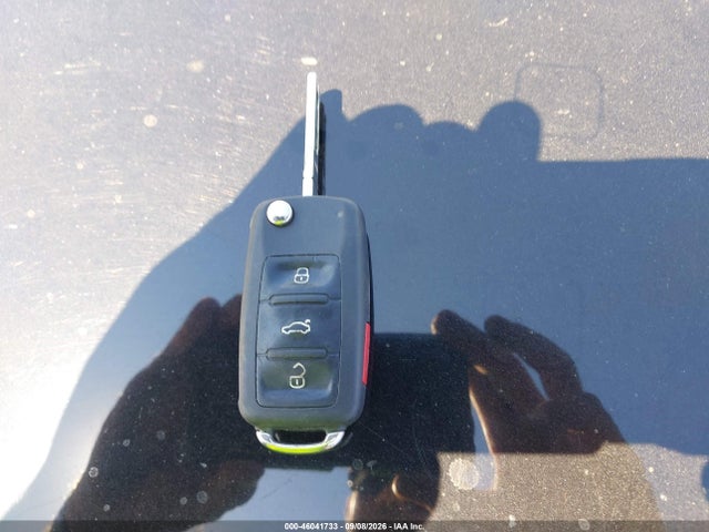2013 Volkswagen Jetta 2.0l S მანქანა იყიდება აუქციონზე, vin: 3VW2K7AJ8DM232400, აუქციონის ნომერი: 46041733