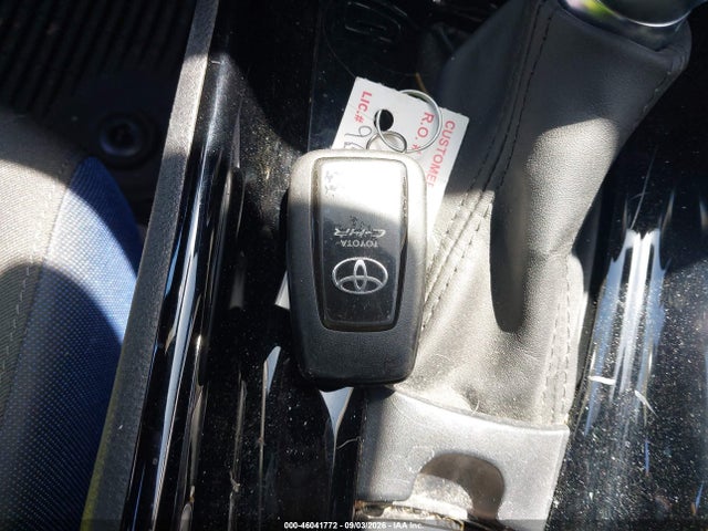 Toyota C-HR XLE 2022 NMTKHMBX1NR142198 Image 11