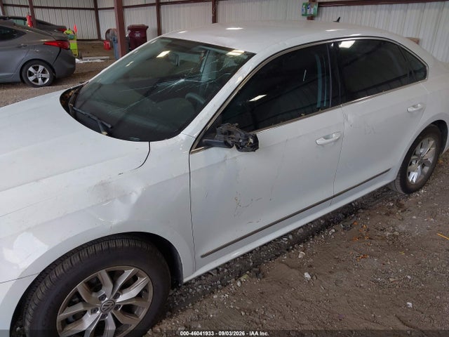 Продаж на аукціоні авто 2017 Volkswagen Passat 1.8t S, vin: 1VWAT7A39HC053543, номер лоту: 46041933