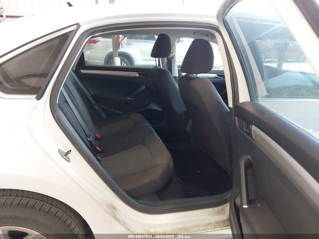 Продаж на аукціоні авто 2017 Volkswagen Passat 1.8t S, vin: 1VWAT7A39HC053543, номер лоту: 46041933