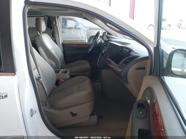 46042057 :رقم المزاد ، 2C4RC1CG7GR188559 vin ، 2016 Chrysler Town & Country Touring-l Anniversary Edition مزاد بيع