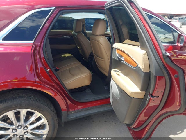 46042426 :رقم المزاد ، 1GYKNFRS4HZ131337 vin ، 2017 Cadillac Xt5 Platinum مزاد بيع