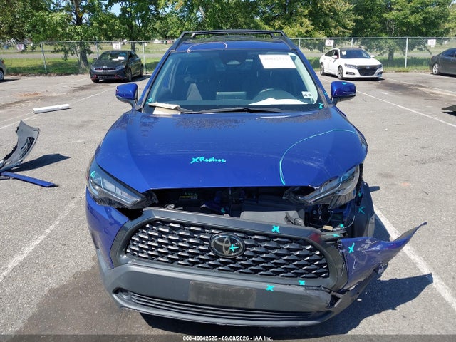 46042525 :رقم المزاد ، 7MUBAABG3PV061183 vin ، 2023 Toyota Corolla Cross Le مزاد بيع