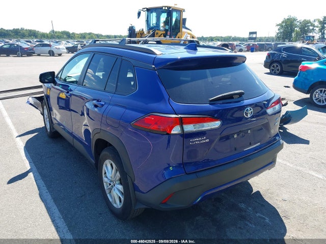 46042525 :رقم المزاد ، 7MUBAABG3PV061183 vin ، 2023 Toyota Corolla Cross Le مزاد بيع