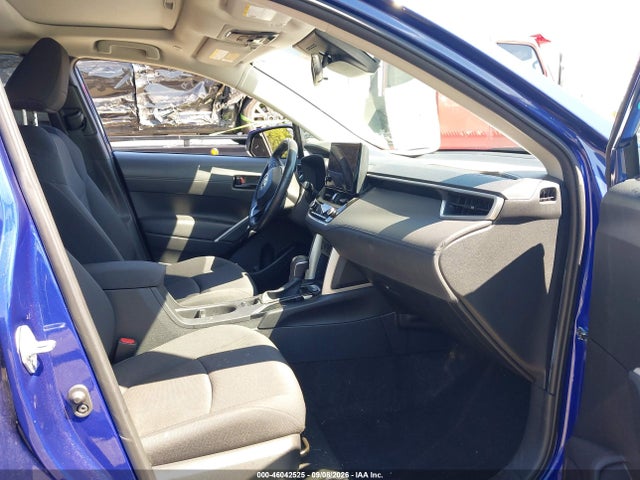 46042525 :رقم المزاد ، 7MUBAABG3PV061183 vin ، 2023 Toyota Corolla Cross Le مزاد بيع