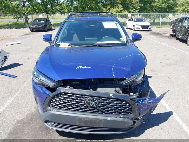 46042525 :رقم المزاد ، 7MUBAABG3PV061183 vin ، 2023 Toyota Corolla Cross Le مزاد بيع