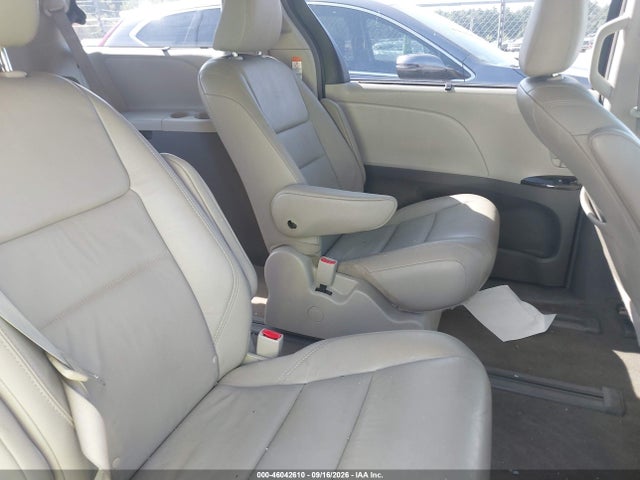46042610 :رقم المزاد ، 5TDDK3DC2FS126660 vin ، 2015 Toyota Sienna Xle 7 Passenger مزاد بيع