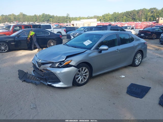 46042629 :رقم المزاد ، 4T1B11HK2KU703673 vin ، 2019 Toyota Camry Le مزاد بيع